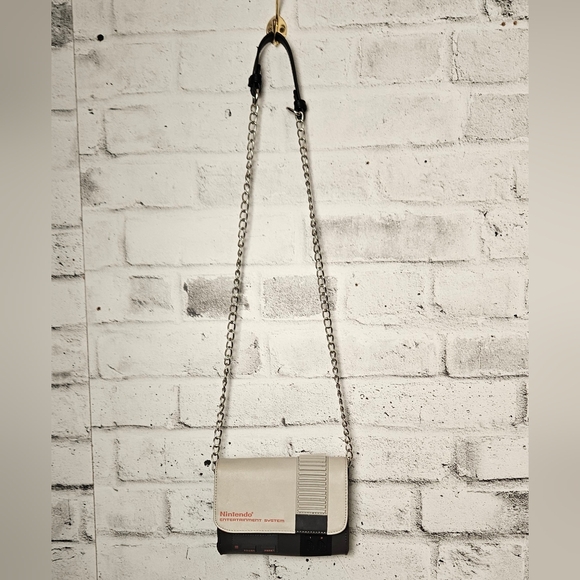 Nintendo NES Console Crossbody Bag Retro Gamer Chain Strap Purse - Picture 6 of 12